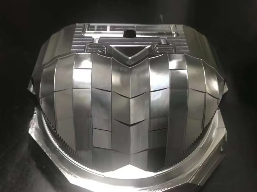 Automotive lighting mold component with freeform reflective surfaces